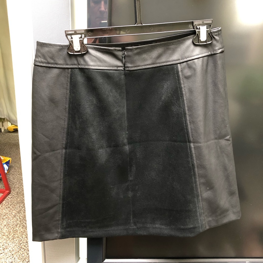 Loft Sz 6 Vegan Leather & Suede Skirt EUC - Picture 2 of 9